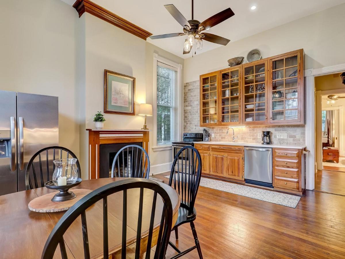 Parlor On Lafayette Villa Savannah Exterior photo